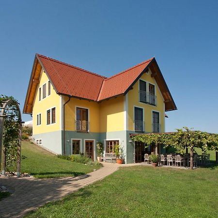 Weingut Winzerhof Gaestezimmer Grebenz Grossklein Exterior photo